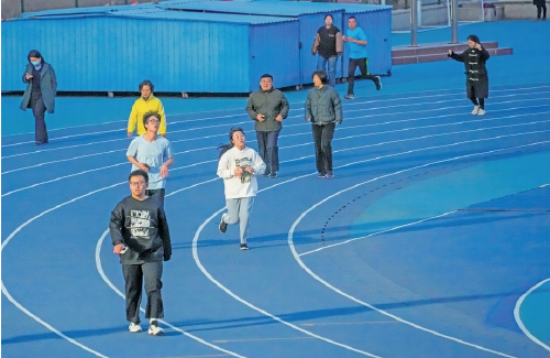 山东大学有序“敞开大门” 吸引众多市民体验校园文化