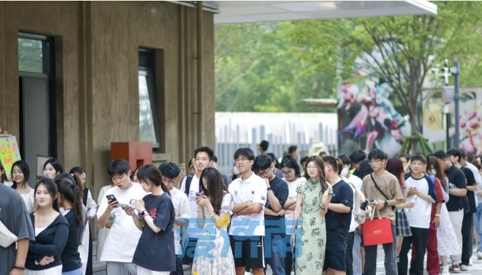 艺术展带火济南老厂房产业园 众多年轻人排队打卡