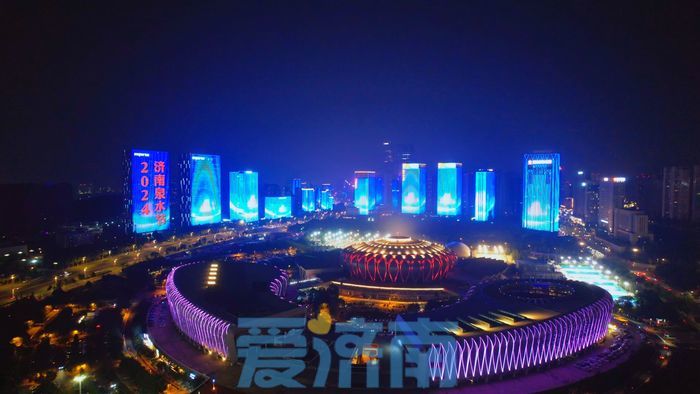 “一年四季 泉在济南”2024济南泉水节主题灯光秀点亮经十路