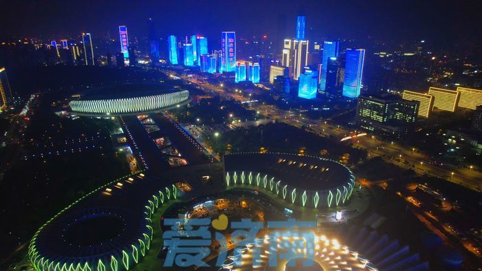 “一年四季 泉在济南”2024济南泉水节主题灯光秀点亮经十路