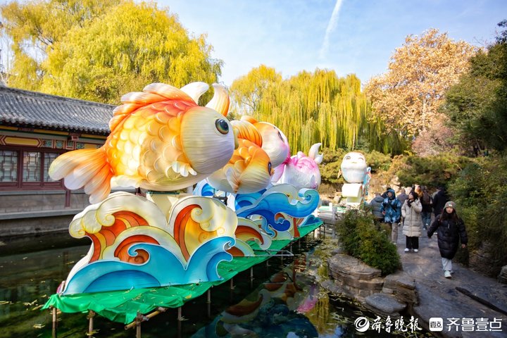 趵突泉花灯会上来了一群萌锦鲤,听说还能“游”起来