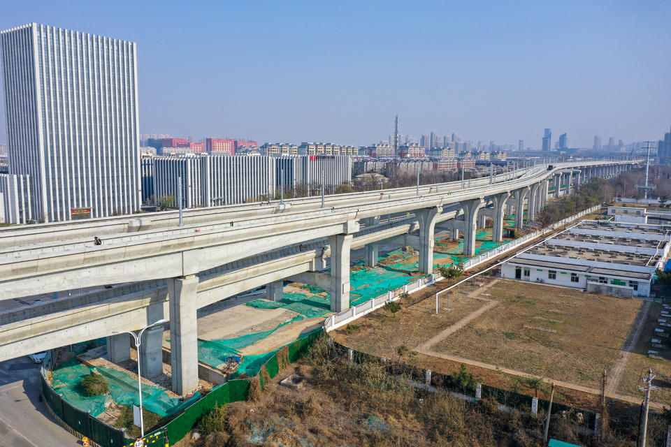 横跨碧波显英姿,航拍济南地铁8号线跨绣源河大桥