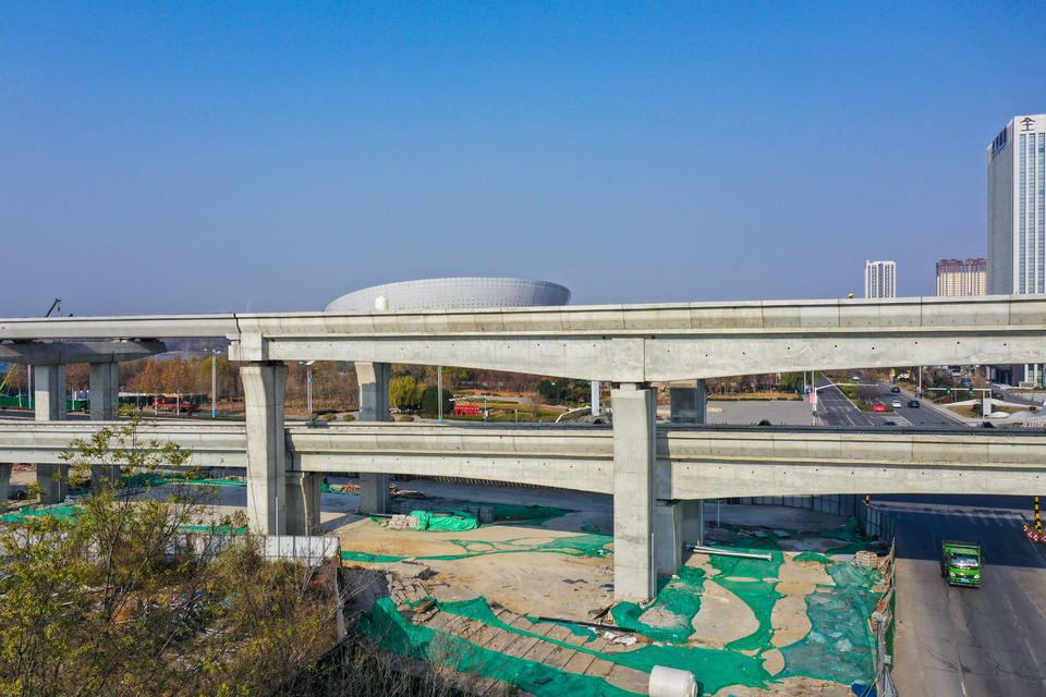 横跨碧波显英姿,航拍济南地铁8号线跨绣源河大桥