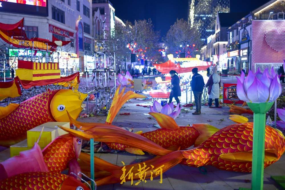 印象济南·泉世界花灯开装,年末亮灯迎新年