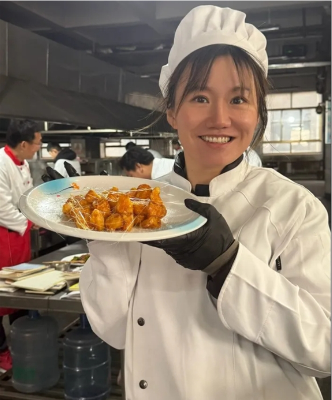 90后清华大学女硕士到蓝翔学厨师 她说:不要在意别人的眼光而放弃真实的东西