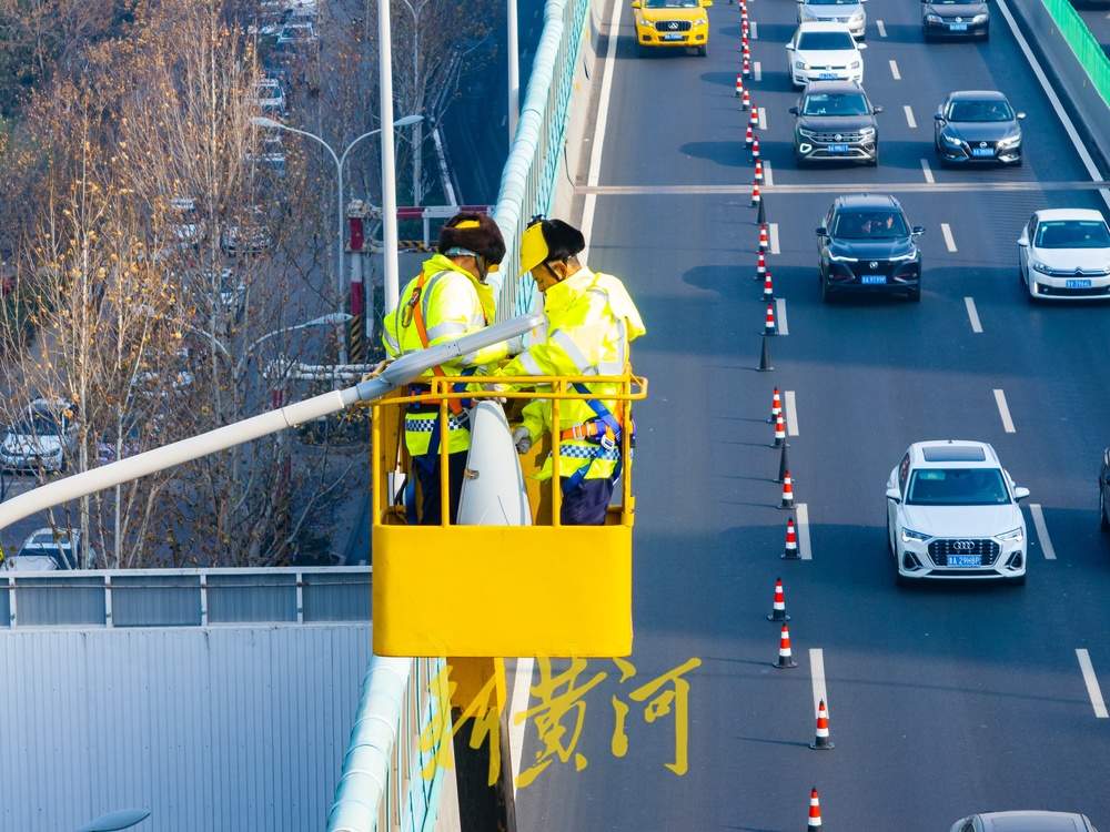 让市民回家路更亮堂!济南启动高架路LED路灯升级改造,照度提升50%以上