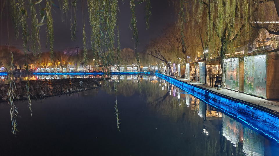 济南百花洲年味渐浓，寒冬腊月的夜色里浪漫又热闹