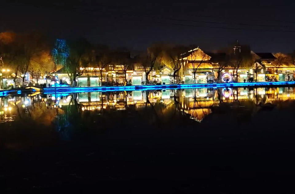 济南百花洲年味渐浓，寒冬腊月的夜色里浪漫又热闹