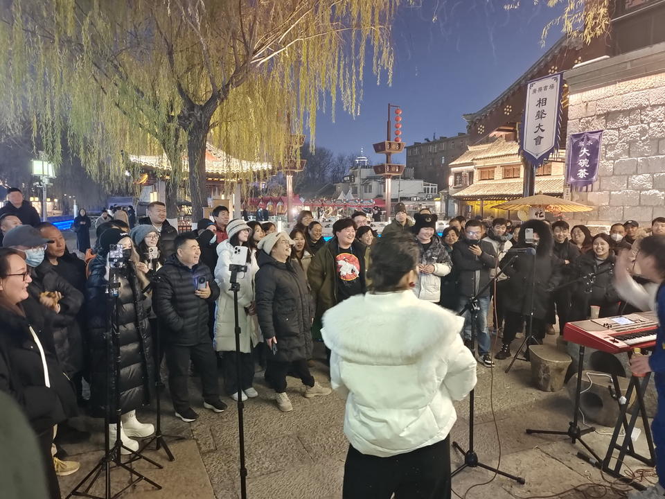 济南百花洲年味渐浓，寒冬腊月的夜色里浪漫又热闹