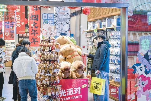 “泉”在济南过大年｜“氛围感”拉满！春节临近，济南商场熙熙攘攘