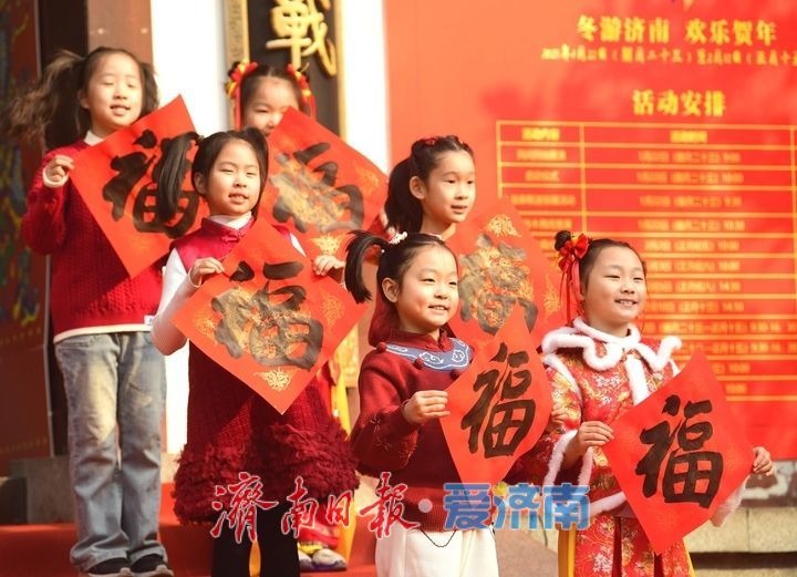 泉城年味气氛组已就位,是“蛇”候过年啦!