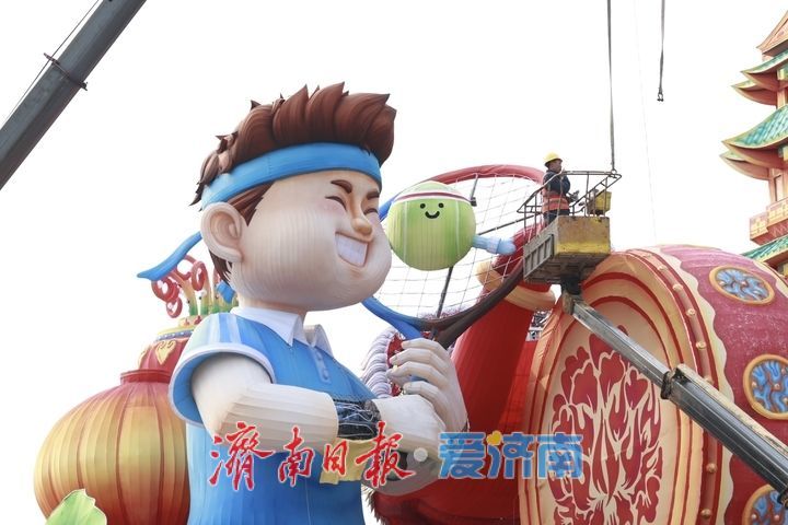 泉城年味气氛组已就位,是“蛇”候过年啦!