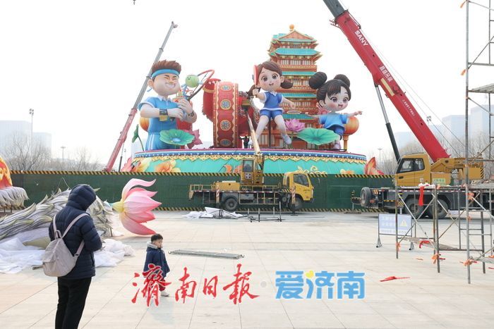 泉城年味气氛组已就位,是“蛇”候过年啦!