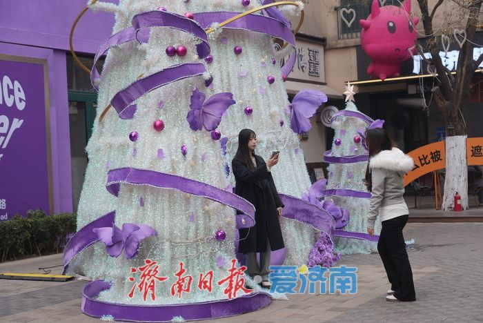 泉城年味气氛组已就位,是“蛇”候过年啦!