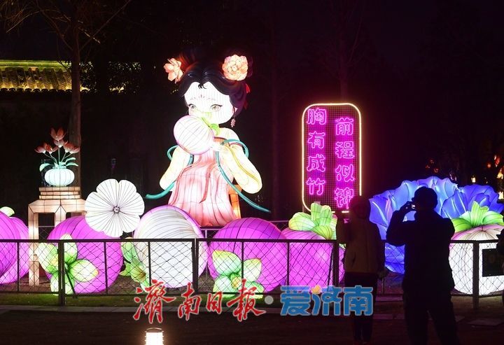 泉城年味气氛组已就位,是“蛇”候过年啦!