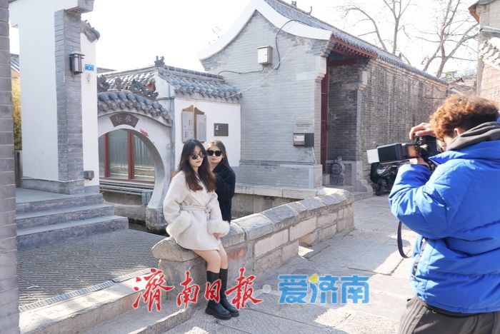 泉城年味气氛组已就位,是“蛇”候过年啦!