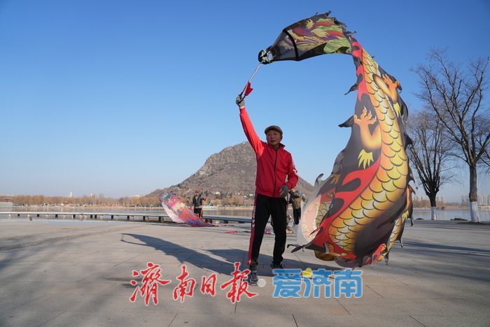 泉城年味气氛组已就位,是“蛇”候过年啦!