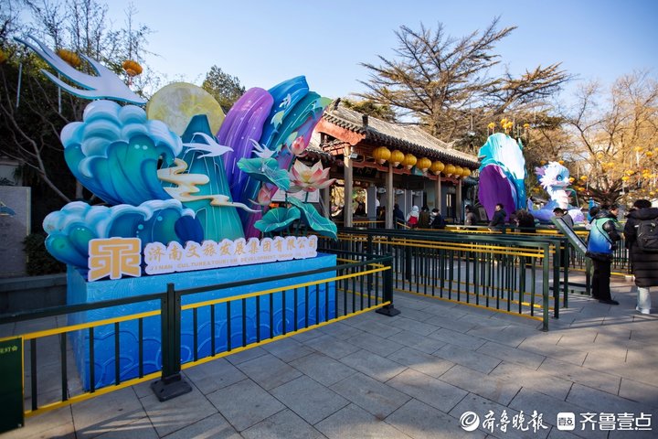 泉城年味气氛组已就位,是“蛇”候过年啦!