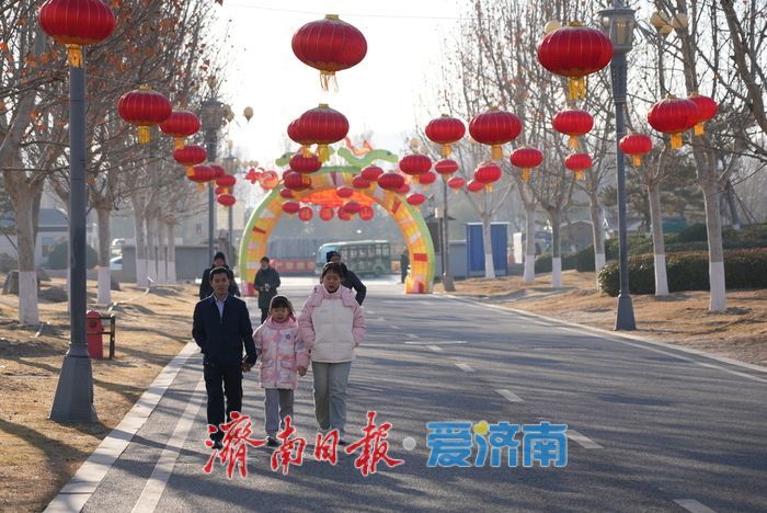 泉城年味气氛组已就位,是“蛇”候过年啦!