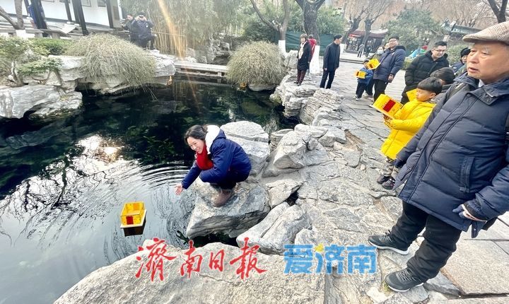 泉城年味气氛组已就位,是“蛇”候过年啦!