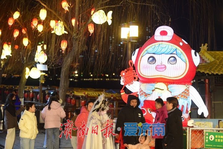 泉城年味气氛组已就位,是“蛇”候过年啦!