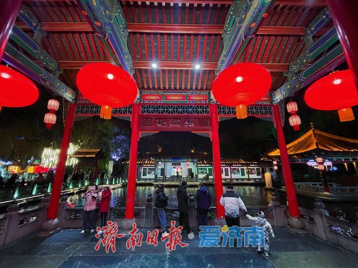 精彩不打烊 趵突泉花灯持续为你点亮！