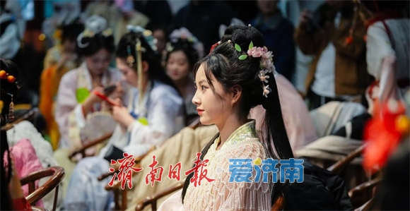 花朝节“十二花神”选拔启动,约百位汉服佳丽展古韵风华
