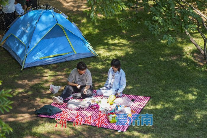 一年四季 泉在济南丨泉城公园迎露营热潮，市民乐享城市“慢时光”