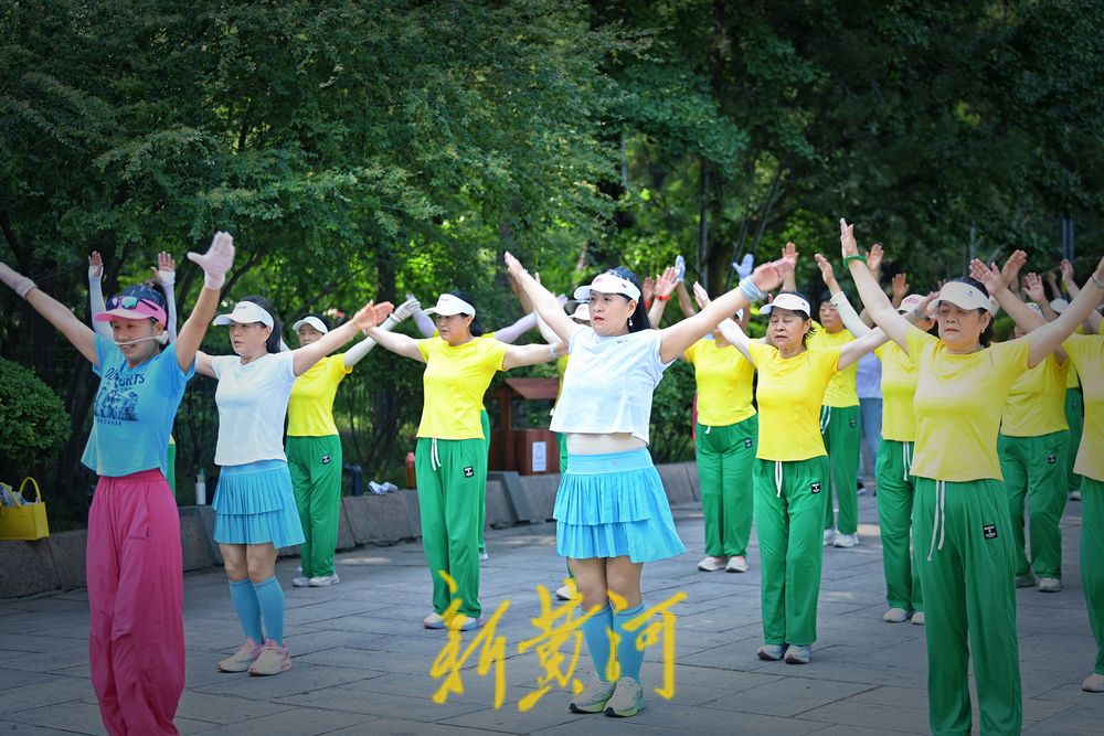 高温下 济南森林公园成天然氧吧 吸引市民健身挥汗如雨
