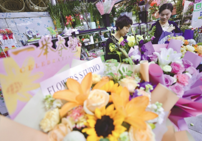 毕业季鲜花热销 向日葵成“爆款”