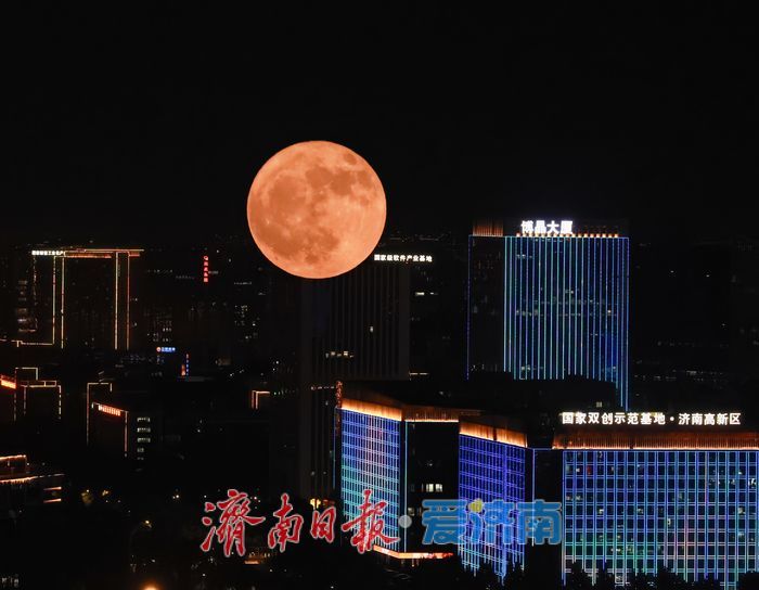 苍穹限定！济南抓拍年度“最低满月”奇观