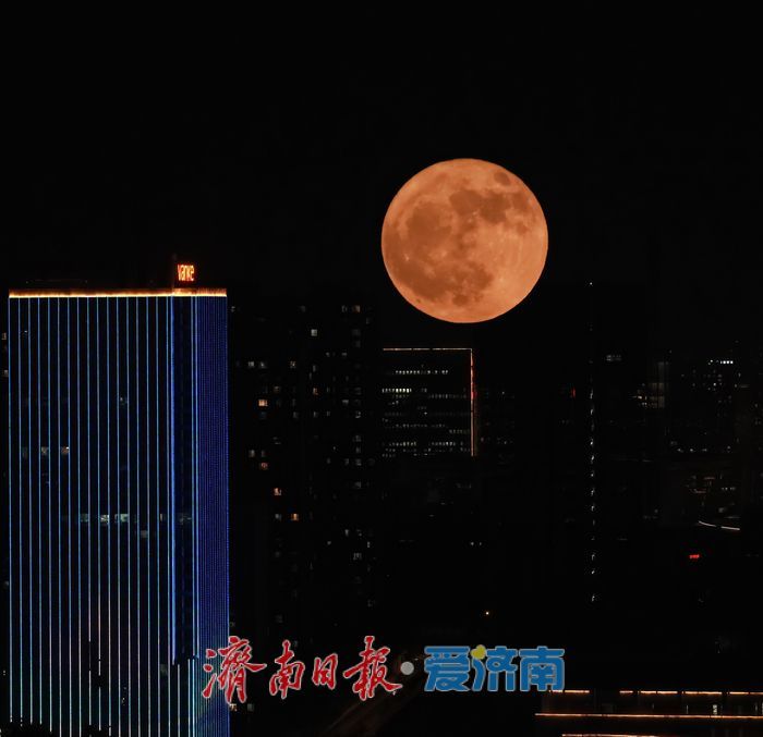 苍穹限定！济南抓拍年度“最低满月”奇观