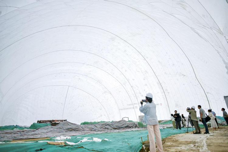 济南洪楼片区吹起巨型“气球”,工地扬尘噪音关进里面