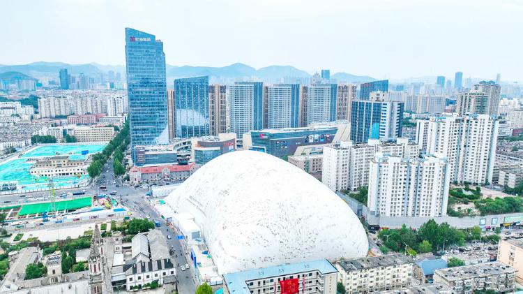 济南洪楼片区吹起巨型“气球”,工地扬尘噪音关进里面