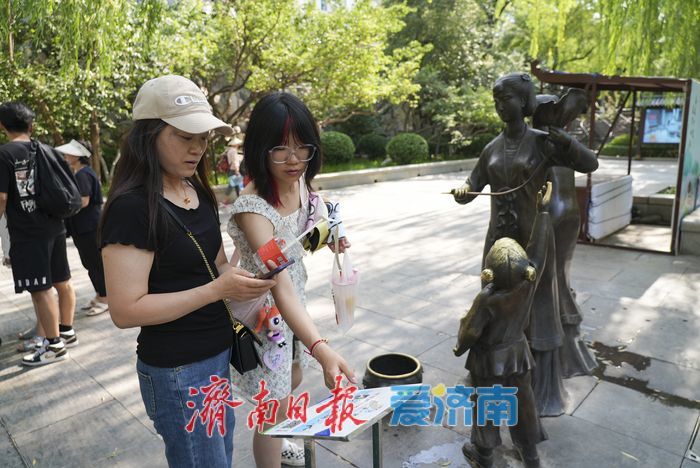 泉城夏日“炎值”爆表,市民游客泉畔觅清凉
