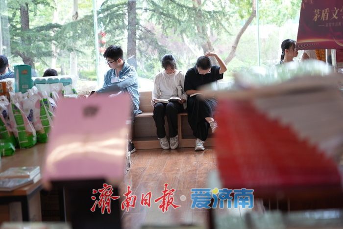 一年四季 泉在济南丨暑假“书香热”升温