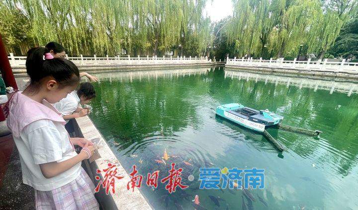 无人驾驶清洁船亮相济南珍珠泉
