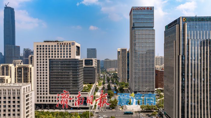 一年四季 泉在济南丨济南东部城区高楼林立 蓝天白云绘就城市新画卷