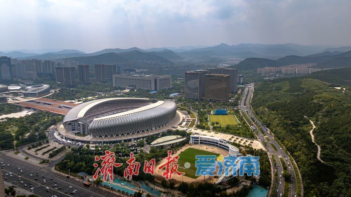 一年四季 泉在济南丨济南东部城区高楼林立 蓝天白云绘就城市新画卷