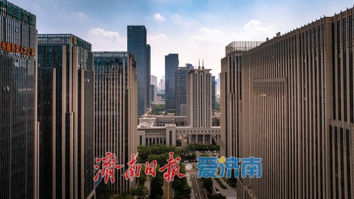 一年四季 泉在济南丨济南东部城区高楼林立 蓝天白云绘就城市新画卷