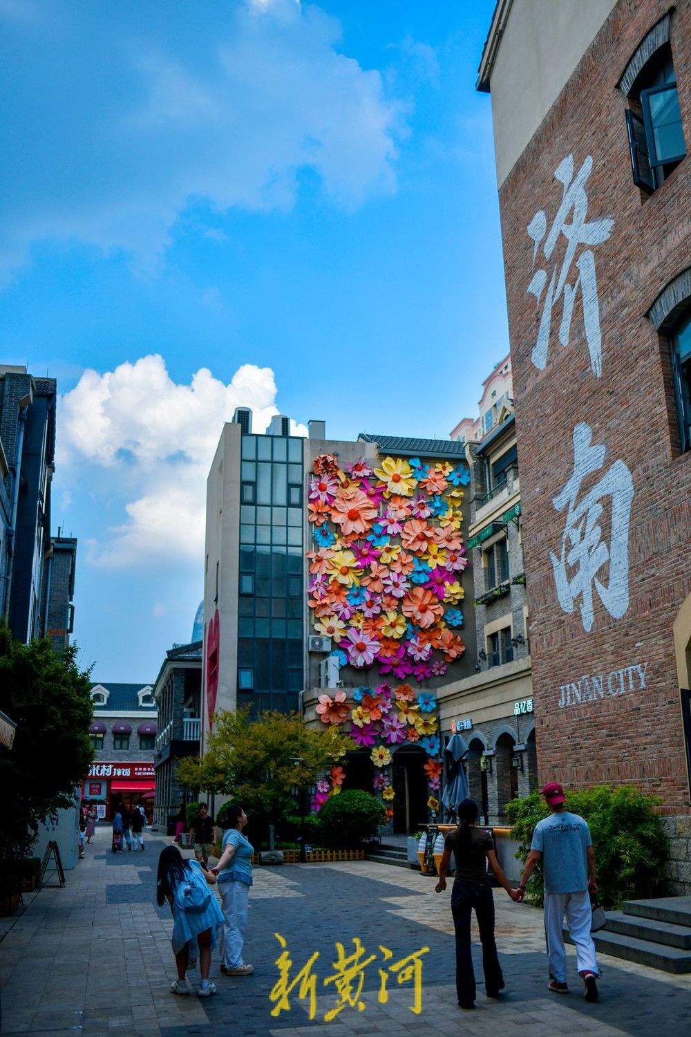 暑期开启旅游迎高峰季 网红景点打卡游成主角