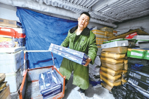 冰火两重天 55℃！冷库工的温差“烤”验