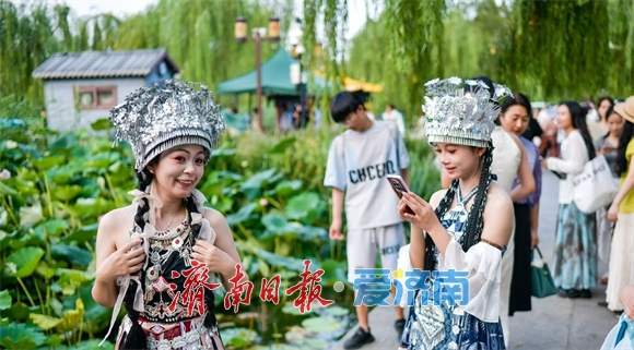 彰显文化自信和传统之美,济南旗袍民族服装打卡迎高峰