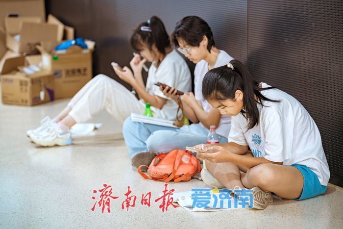 泉城书香伴夏长，暑期图书馆成孩子们的“书香乐园”