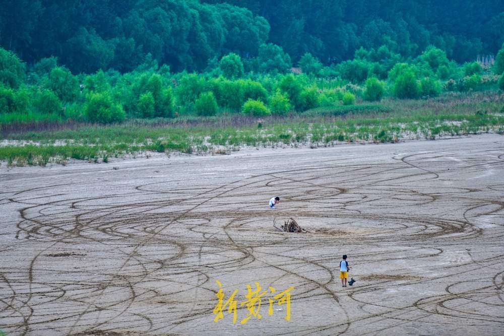 黄河济南段人造洪峰逐渐“退潮”,河滩露脸成纳凉好去处