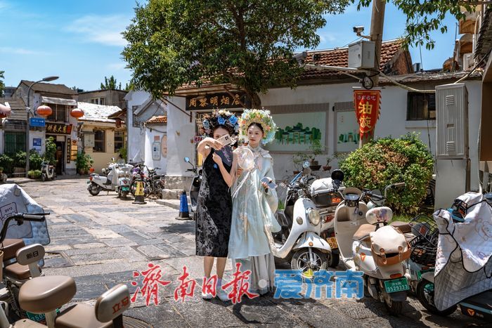 青石板巷卧蝉音,辘轳把子街展现济南老街韵味