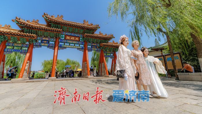 一年四季 泉在济南丨济南大明湖：夏日美景醉泉城 满眼画意纳清凉