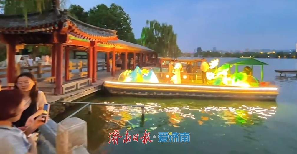 一年四季 泉在济南丨明湖夜游,画中寻梦
