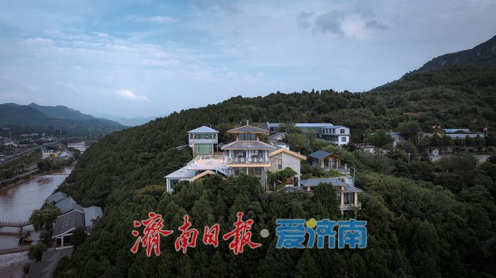 雨后门牙景区水位上涨,形成多处飞瀑景观