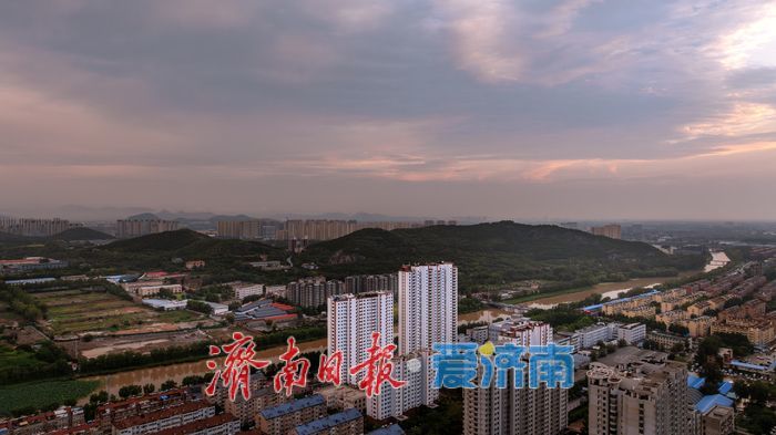 一年四季 泉在济南丨泉城雨后惊现彩虹、火烧云双奇观